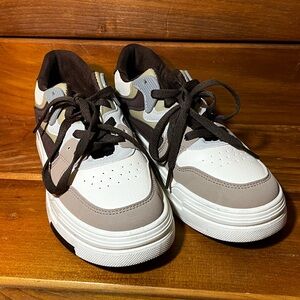 Stylish Womens Sneakers in White and Brown